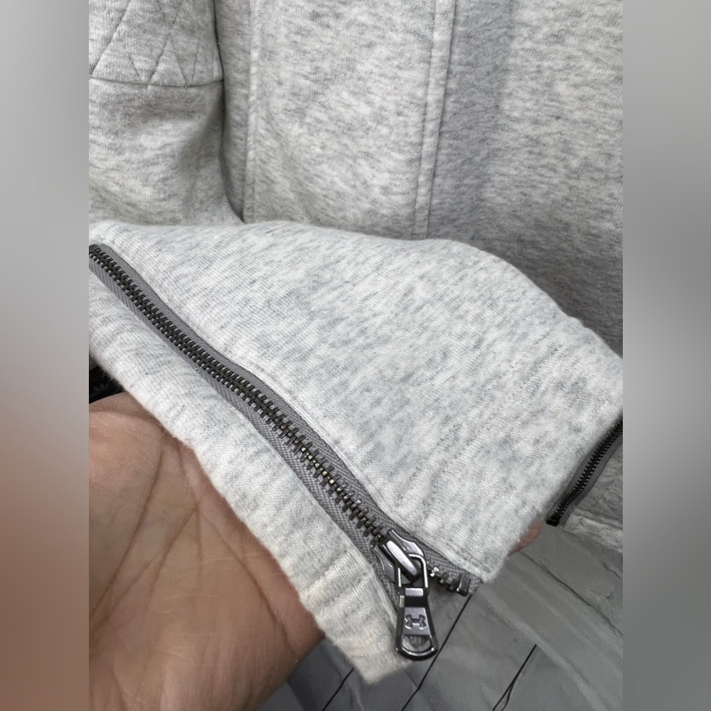 Under Armor Light Jacket - Picture 4 of 9